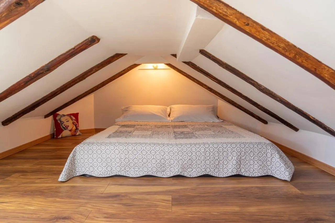 Cool Attic Apartment Marina 스플리트